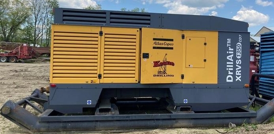 औद्योगिक अनुप्रयोगों के लिए 975L डीजल टैंक क्षमता पोर्टेबल कंप्रेसर XRVS1350