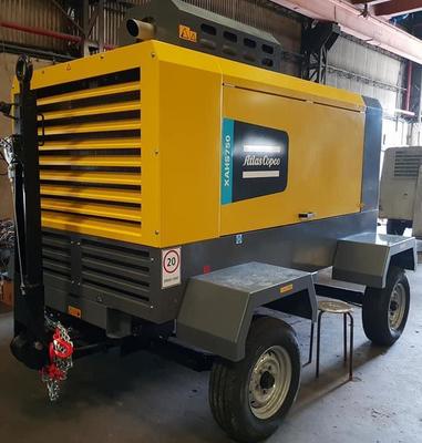 XAHS750 पोर्टेबल कंप्रेसर 12 बार 21 एम 3 / मिनट कमिंस इंजन